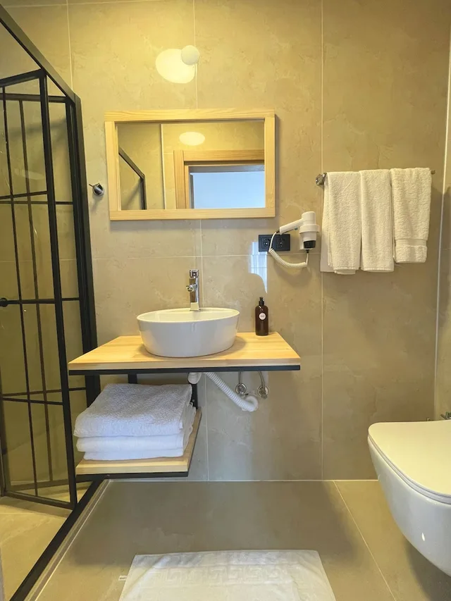 غرفة قياسية ثلاثية بسرير مزدوج وسرير فردي، Alibaba Airport Hotel 9/10