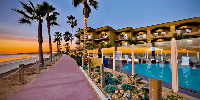 غرفة قياسية بإطلالة جزئية على البحر بحوض استحمام لذوي الإعاقة، Pacific Terrace Hotel 2/2