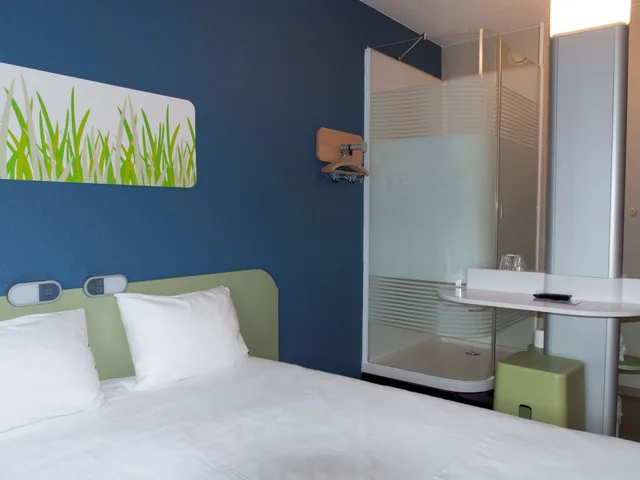 غرفة ثلاثية بسرير مزدوج وسرير بطابقين، Ibis Budget Rodez 10/10