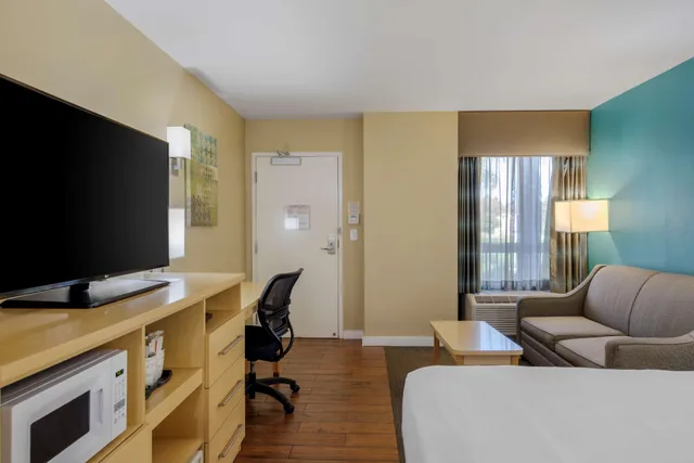 غرفة بسرير كينج، Best Western Plus South Coast Inn 6/10
