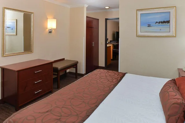 Suite, King Bed, Best Western Plus Landmark Inn 3/4