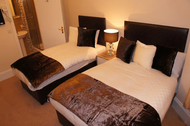 Room, Triple, Sapphire Hotel 2/5