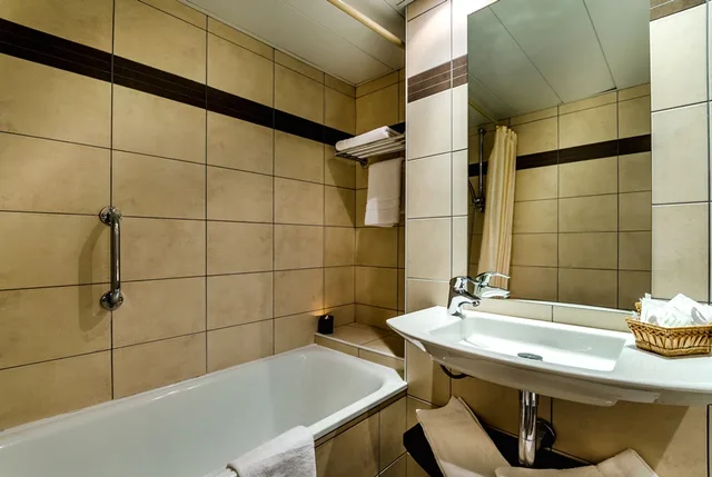 غرفة قياسية بسرير مزدوج، HOTEL MIRAMONT 6/6