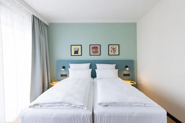 غرفة كومفورت بسرير كوين، Garner Hotel Frankfurt - Main Station 2/10