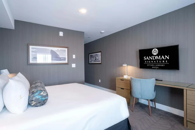 غرفة قياسية بسرير كينج، Sandman Signature Ottawa Airport 1/4