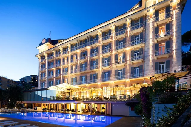 جناح بشرفة بإطلالة جزئية على البحر، Grand Hotel Bristol Resort and Spa 1/1