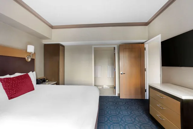 2 Bedrooms, Suite, 2 King Beds, Sofa, Hilton Club New York 4/5