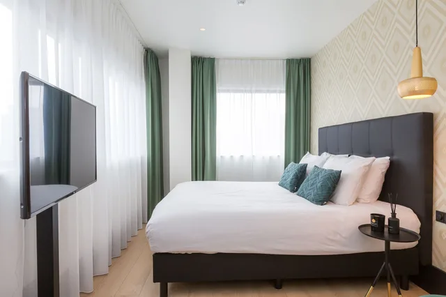 Standard, King Bed, The James Hotel Rotterdam 2/4