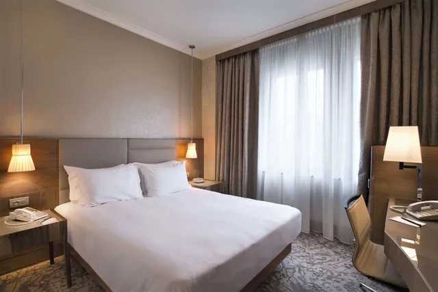 Guest Room, King Bed, Hilton Milan Hotel 7/13