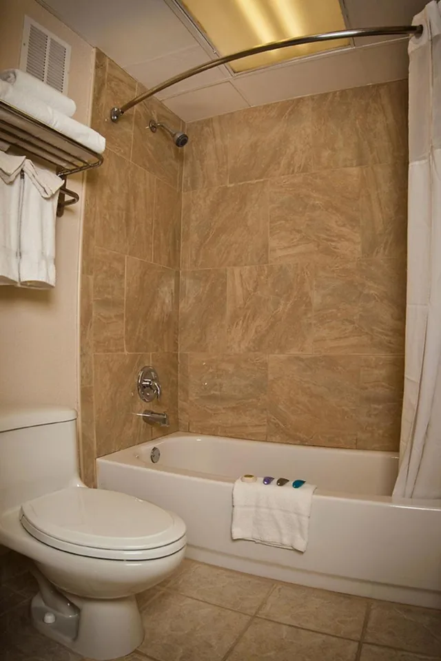 Room, King Bed, Outdoor View، Grand Texan Hotel &amp; Convention Center 3/4