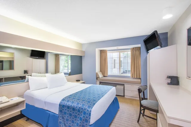غرفة بسرير كوين لذوي الإعاقة، Microtel Inn & Suites by Wyndham Seneca Falls 1/1
