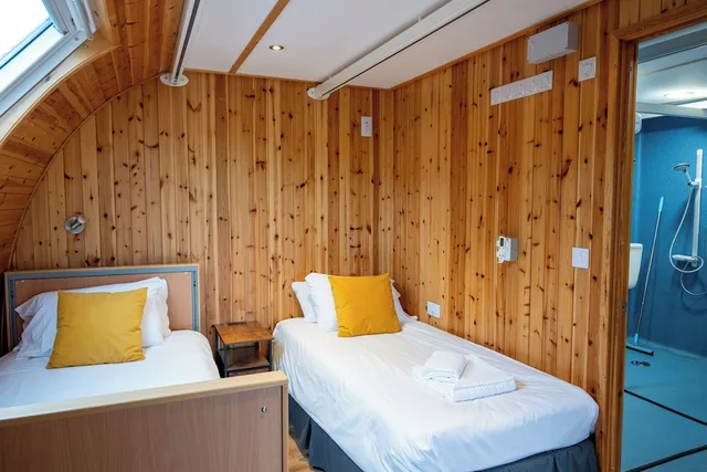 كابينة سوبيريور بسريرين منفصلين بإطلالة على الجبل مع أريكة لذوي الإعاقة، Callander Hostel 2/4