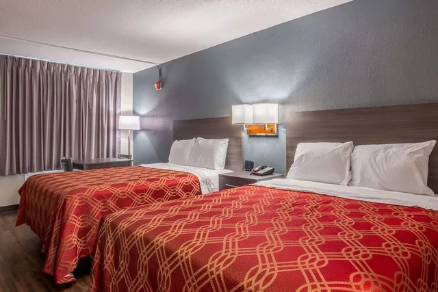 غرفة بسريرين كوين، Econo Lodge East Ridge 3/6