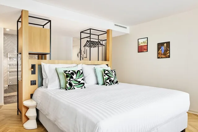 Connecting, Family, Multiple Beds، H4 Wyndham Paris Pleyel 1/9