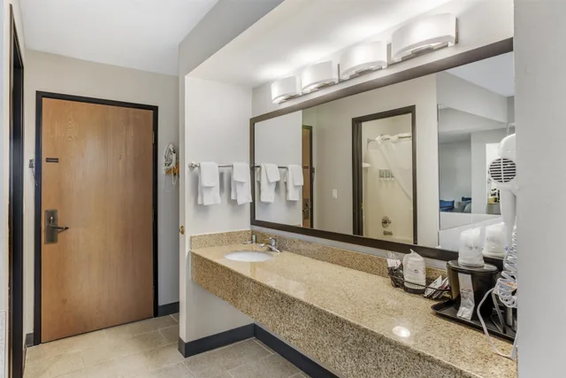 Suite, King Bed, Best Western Shippensburg Hotel 9/10