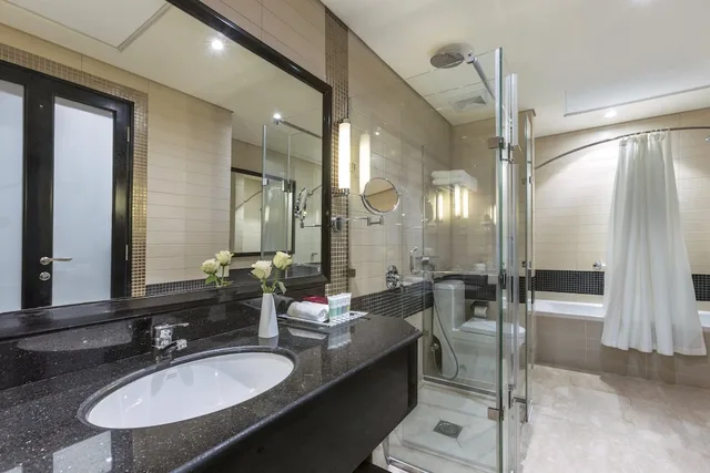 جناح جونيور بسرير كينج بمنطقة جلوس، كراون بلازا الخبر(Crowne Plaza Al Khobar) 4/5