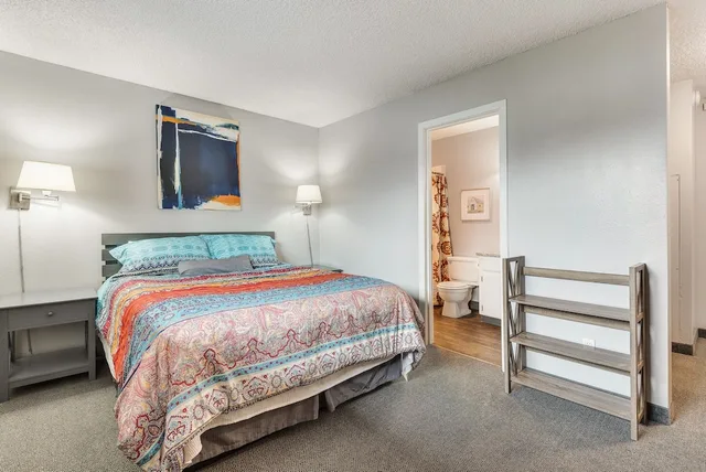 Traditional, Suite, 1 Queen and 1 Murphy Bed, Queen Murphy Bed، Bend Riverside Inn &amp; Suites 3/10