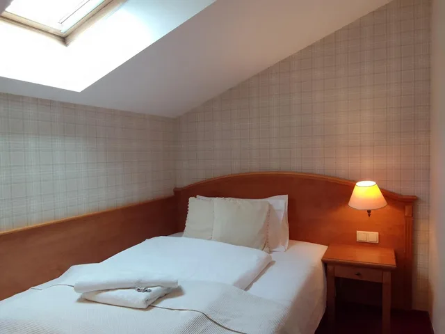 Economy, Single, Attic، Hotel Stare Miasto Old Town 2/7
