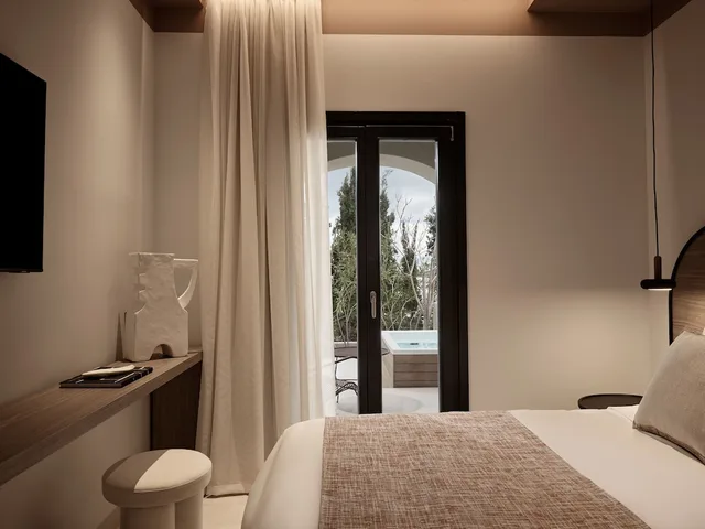 غرفة كومفورت بسرير كوين بجاكوزي، NAUMA PAROS Design Boutique Hotel Adults Only 10/10