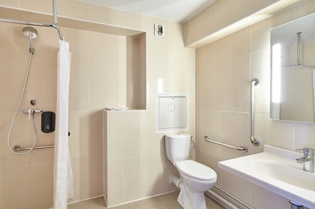 غرفة لذوي الإعاقة، B&B Hotel Orly Chevilly Larue 2/2
