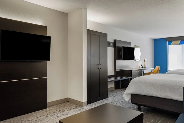 Suite, 2 Queen Beds, Sofa, Holiday Inn Express Hotel And Suites Altoona Des Moines 3/5
