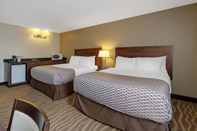 غرفة قياسية بسريرين كوين، Best Western High Road Inn 1/2