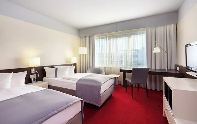غرفة قياسية بسريرين منفصلين، Holiday Inn Berlin Airport Conference Centre Formerly Holiday Inn Berlin International Airport 4/10
