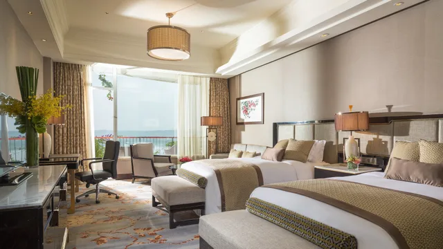 غرفة بريميوم بسرير كينج بإطلالة على البحيرة، INTERCONTINENTAL HEILONG LAKE 4/10