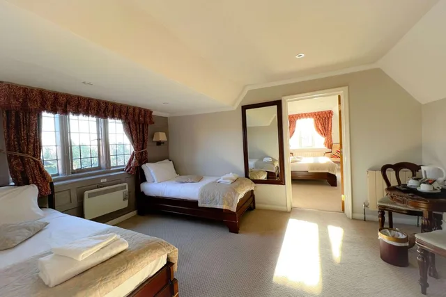 غرفة سوبيريور عائلية بسرير مزدوج وسريرين منفصلين، Castle Bromwich Hall Hotel, BW Signature Collection 1/9