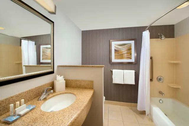 Room, Courtyard By Marriott San Antonio Seaworld Lackland 3/4