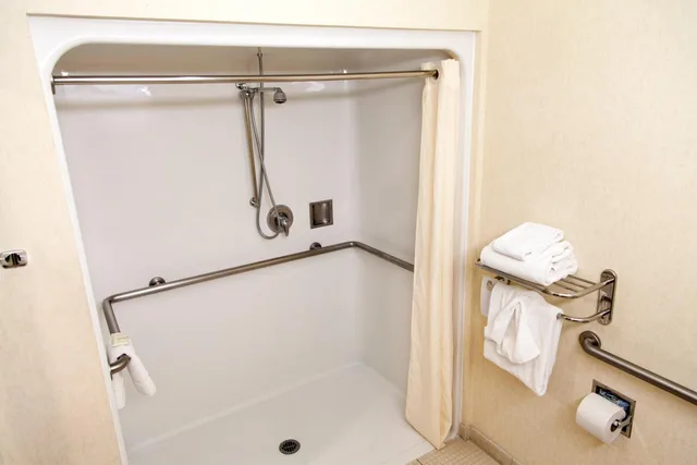 غرفة ديلوكس بسرير كوين لذوي الإعاقة، Microtel Inn and Suites by Wyndham Chihuahua 7/8