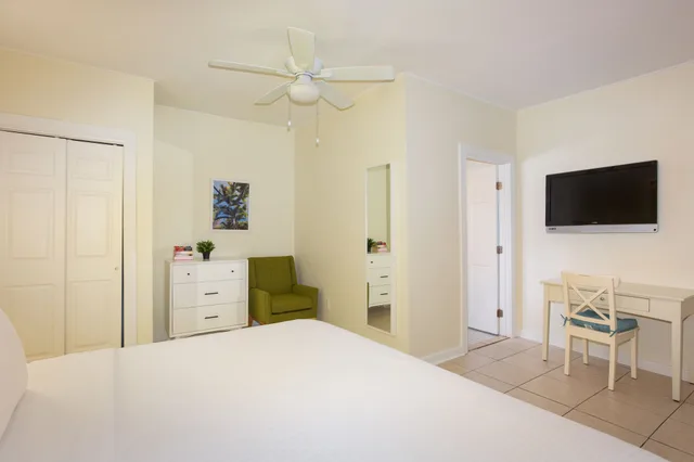 Southernmost, Deluxe, King Bed، The Southernmost Inn - Adult Only 3/5