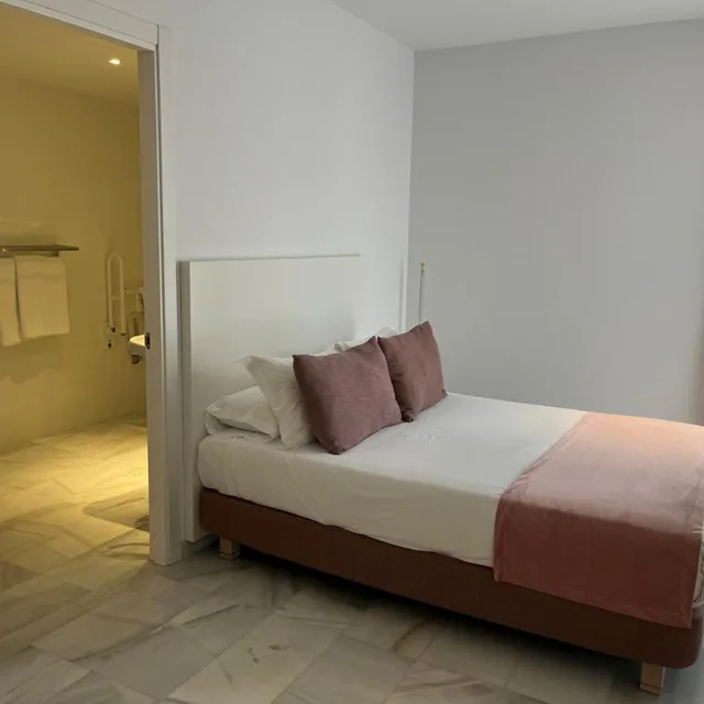 غرفة بسرير مزدوج لذوي الإعاقة، Hotel Aromar 1/7