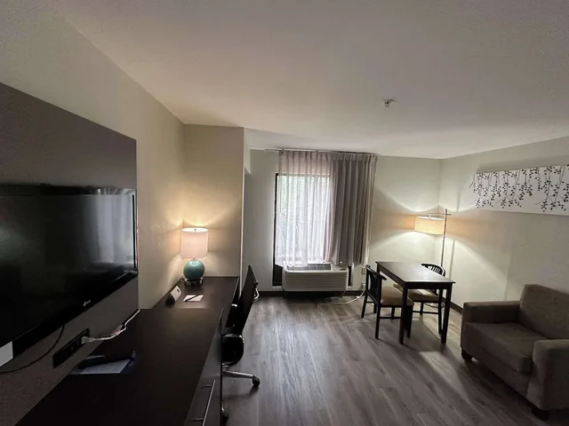 Upgrade, Business, Suite, 2 Queen Beds، Sleep Inn & Suites Pineville - Alexandria 4/7