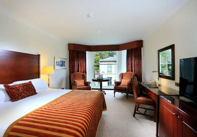 غرفة سوبيريور بسرير كينج، Macdonald Norwood Hall Hotel 2/4