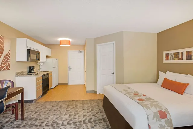 غرفة قياسية بسرير كوين، MainStay Suites Northbrook Wheeling 1/4