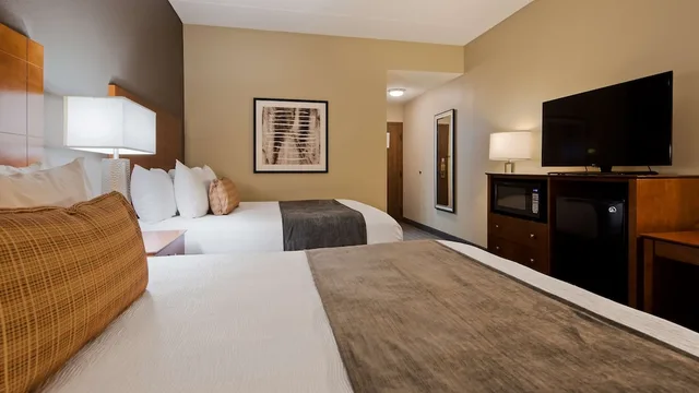 غرفة قياسية بسريرين كوين، Best Western Delta Inn 1/3