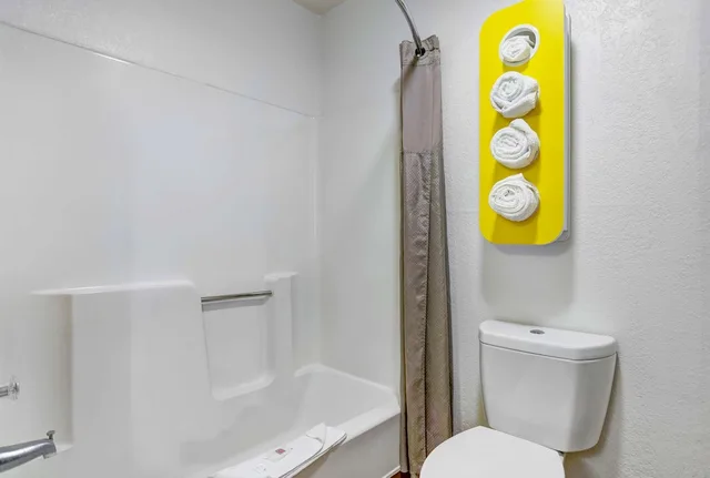 جناح بسرير كينج، Motel6 Moriarty, NM 8/8