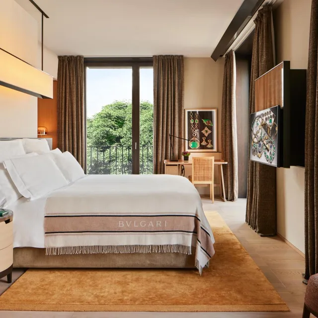 Guest Room, Premium, King Bed, Bulgari Hotel Milano 4/6