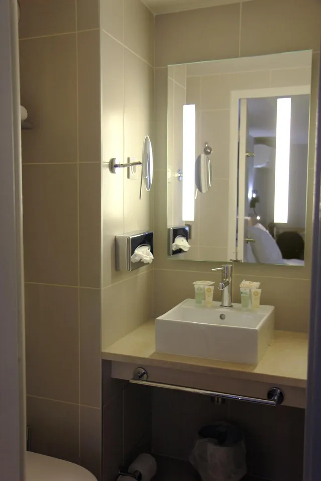 غرفة بسرير فردي وسرير كوين وسرير فردي وسرير كوين مع أريكة، Best Western Hotel Opera Drouot 3/8