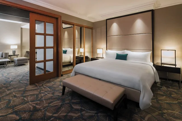 جناح عائلي تنفيذي بسريرين مزدوجين بغرفتي نوم مع دخول الصالة، JW MARRIOTT BUCHAREST GRAND HOTEL 6/9