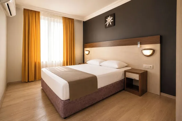 جناح بسريرين منفصلين مع أريكة، Hawaii Suite Beach Hotel 8/10