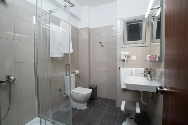 غرفة بسرير مزدوج بإطلالة على المدينة بشرفة، Hotel Alkyon 3/3