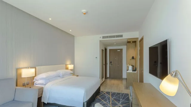 غرفة ديلوكس بسرير كينج، فندق كلاريون مطار جدة(Clarion Hotel Jeddah Airport) 7/10