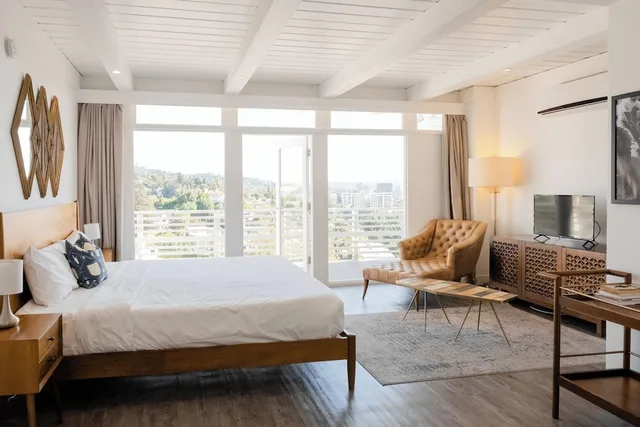 Classic, King Bed, Hollywood View, Hollywood Hills Hotel 3/5