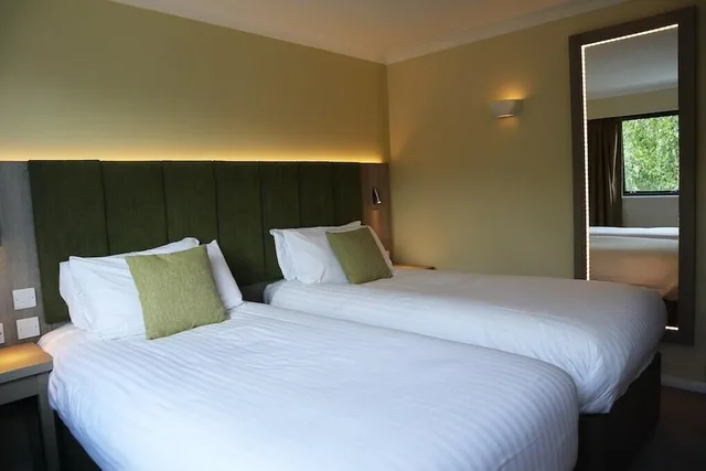 غرفة تنفيذية بسريرين منفصلين، Hellidon Lakes Golf Spa Hotel 1/5