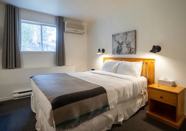 غرفة بسرير كوين، Hotel Mont-Tremblant 2/9