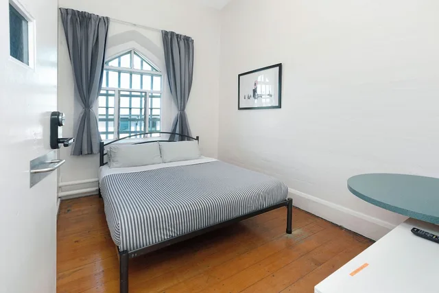 غرفة بسرير مزدوج بحمام مشترك، Jailhouse Accommodation 2/9