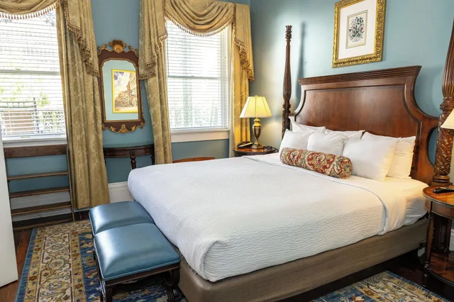 Suite, The Marshall House 2/6
