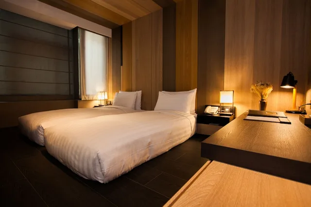 غرفة سوبيريور بسريرين منفصلين بحوض استحمام، Hotel East 1/6